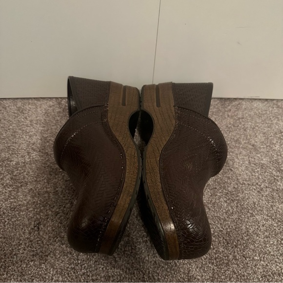 Dansko Comfort Clogs Brown Maroon Chevron Leather - Picture 4 of 6